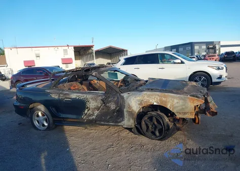 1998 Ford Mustang z USA, uszkodzony, nr VIN 1FAFP444XWF182599